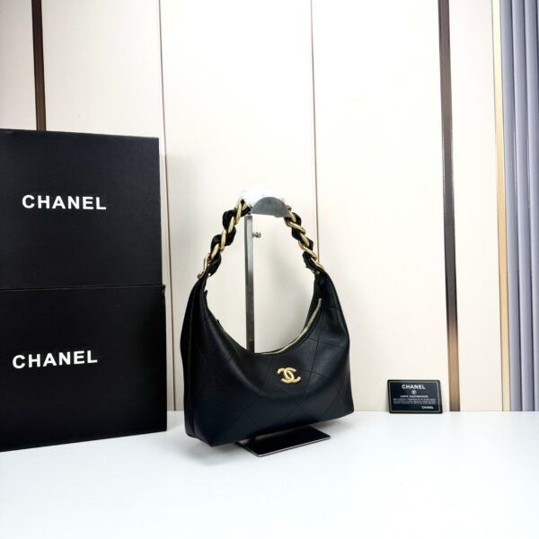 Chic Charm CN Handbag 5837
