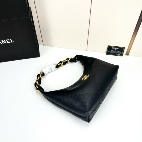 Chic Charm CN Handbag 5837