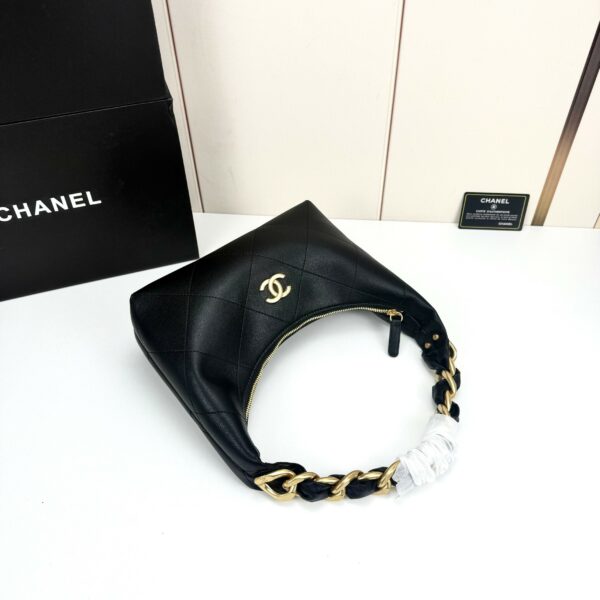 Chic Charm CN Handbag 5837