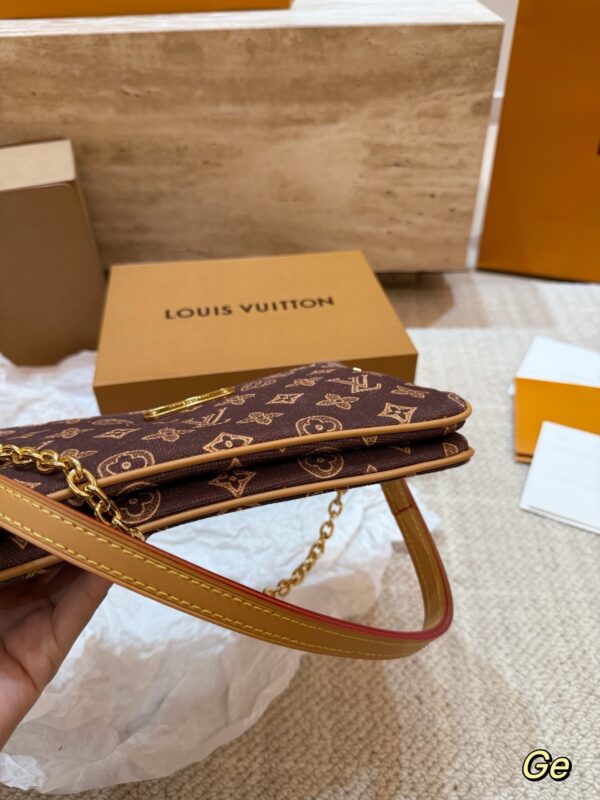 Stylish Fashion Carry LV Handbag LV25122210