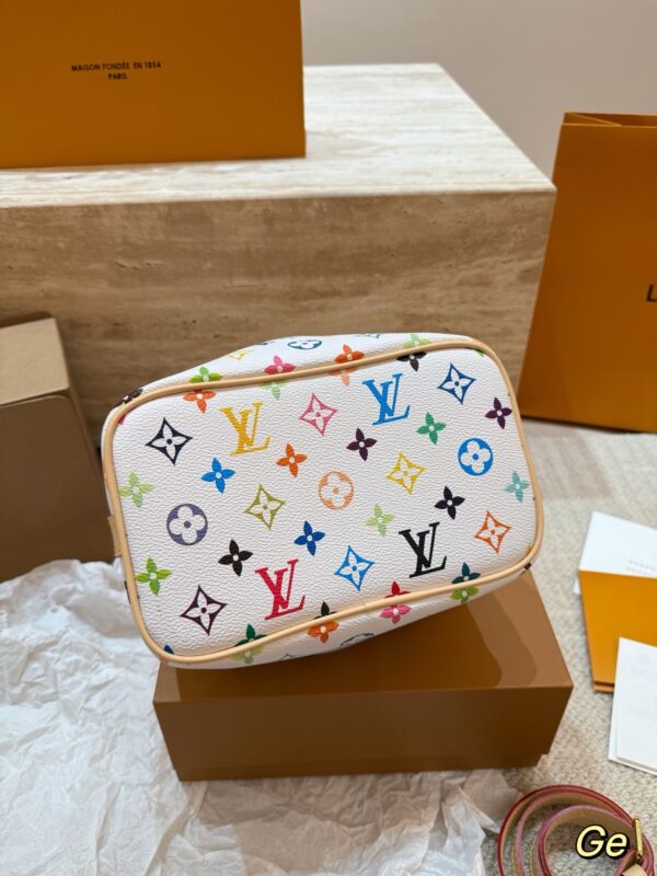 Stylish Fashion Carry LV Handbag LV2512229
