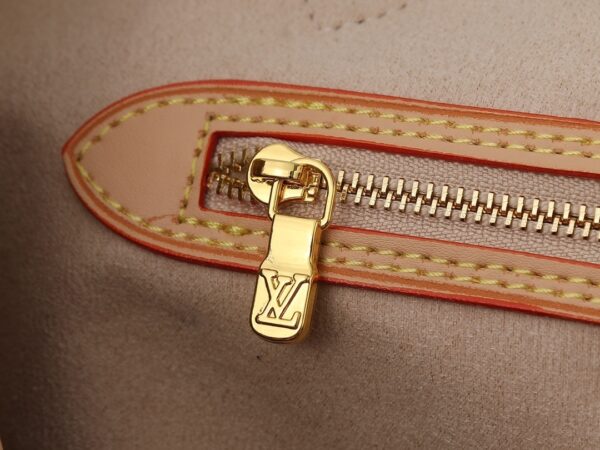 Chic Charm LV Handbag M27787-M40995 Chic Charm LV Handbag M27787-M40995