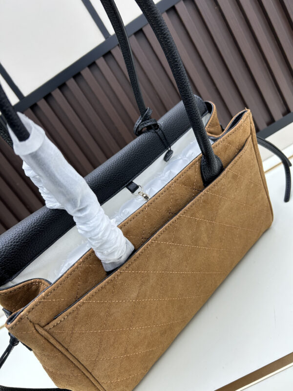 Chic Charm CN Handbag 019-092