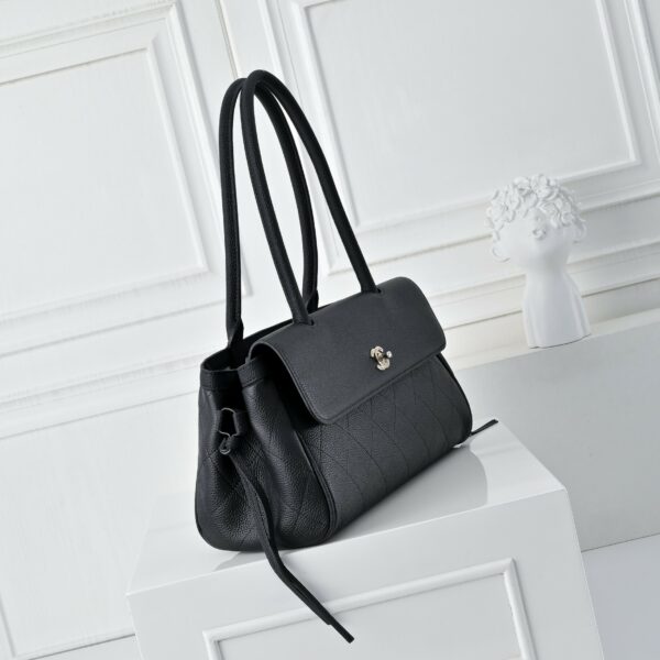 Chic Charm CN Handbag 7078 Chic Charm CN Handbag 7078