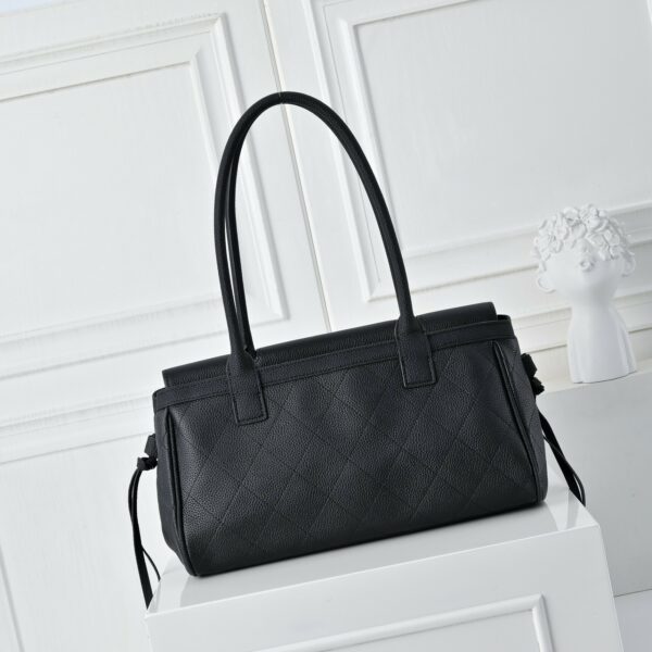 Chic Charm CN Handbag 7078 Chic Charm CN Handbag 7078