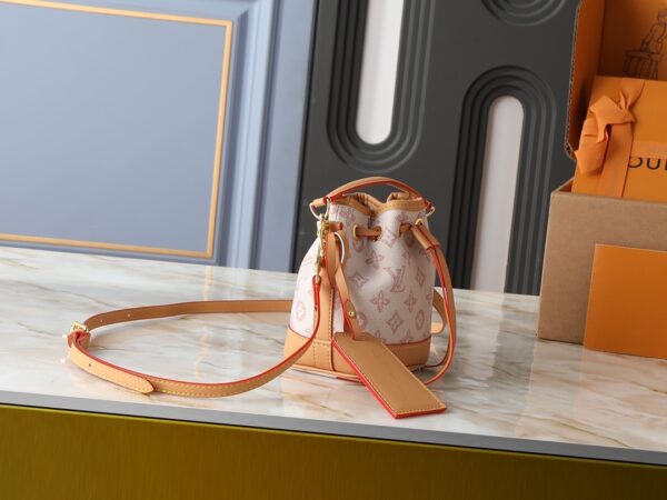 Chic Charm LV Handbag M27699-M81266 Chic Charm LV Handbag M27699-M81266
