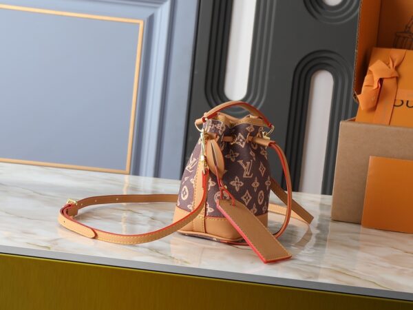 Chic Charm LV Handbag M27699-M81266 Chic Charm LV Handbag M27699-M81266