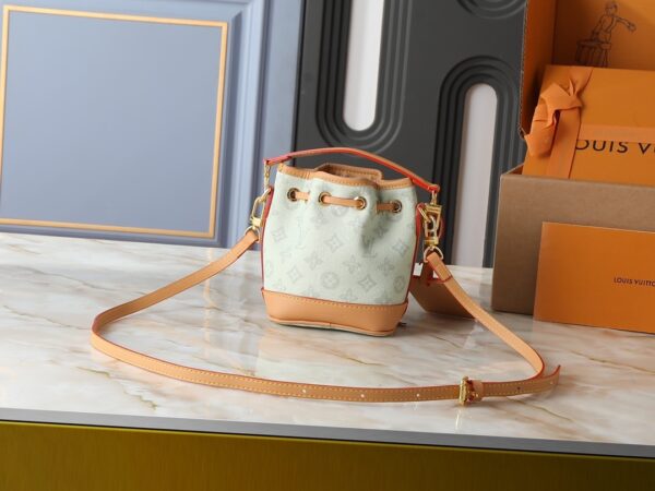 Chic Charm LV Handbag M27699-M81266 Chic Charm LV Handbag M27699-M81266