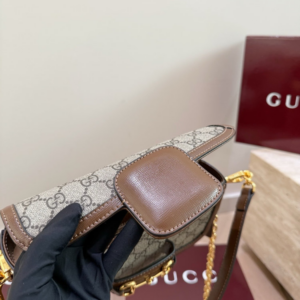 ee5f8ee6 result Photoroom