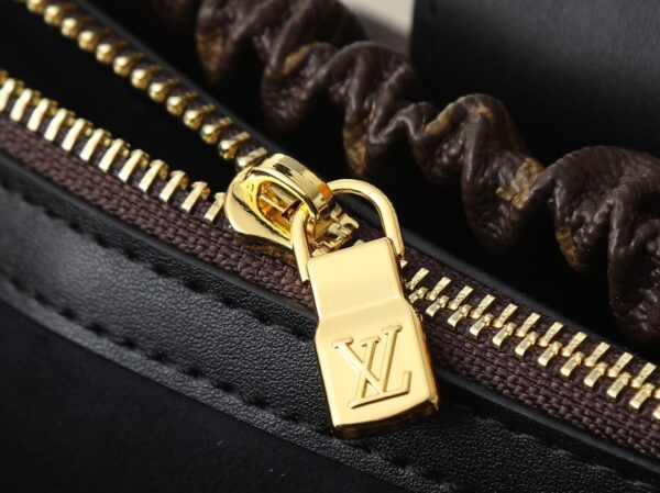 Chic Charm LV Handbag M27819-M27822 Chic Charm LV Handbag M27819-M27822