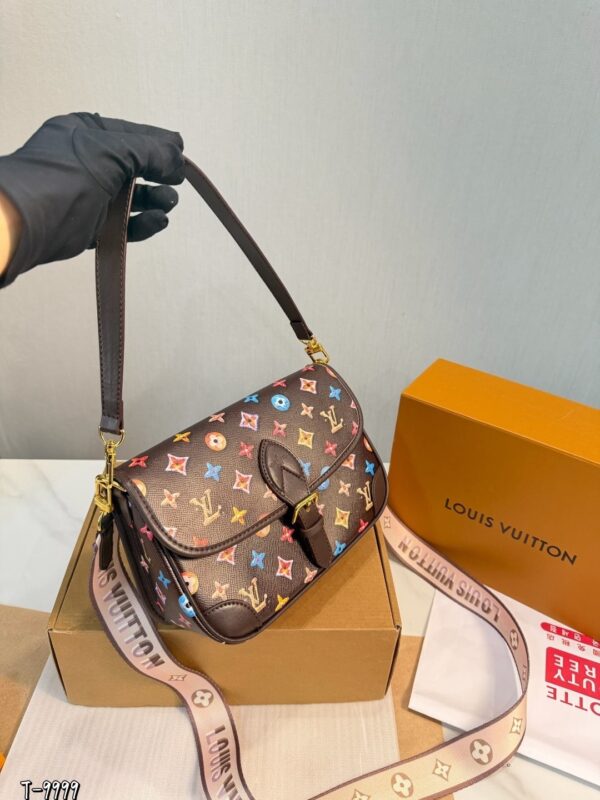 Stylish Fashion Carry LV Handbag LV261222