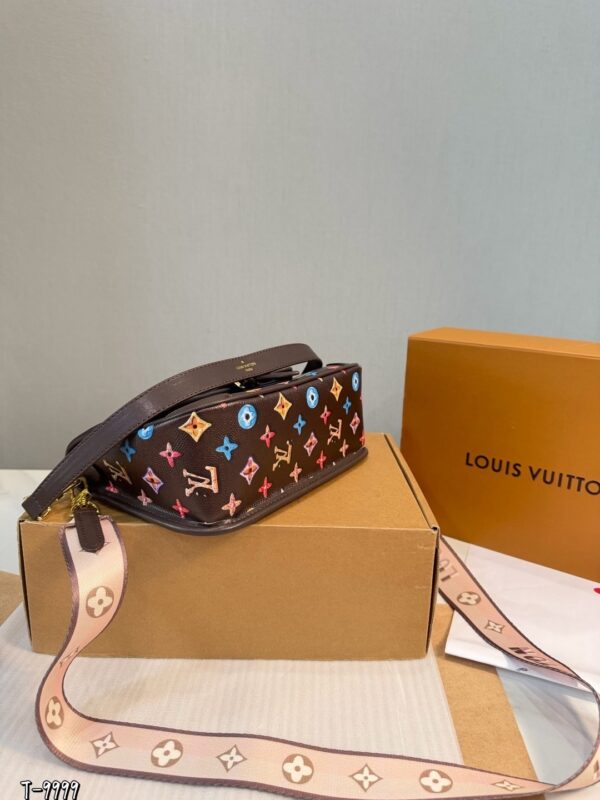 Stylish Fashion Carry LV Handbag LV261222