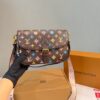 Stylish Fashion Carry LV Handbag LV261222