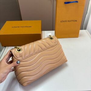 Fashion LV New Wave Chain Bag 919952