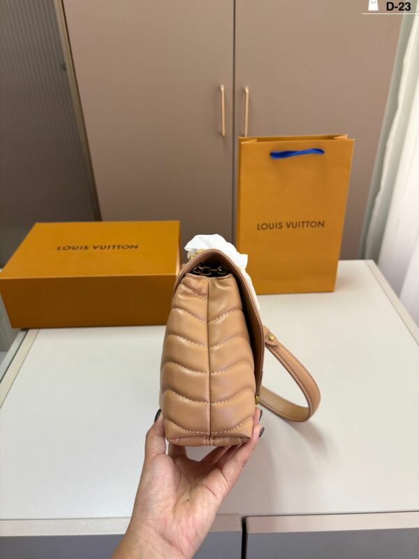 Fashion LV New Wave Chain Bag 919952 Fashion LV New Wave Chain Bag 919952