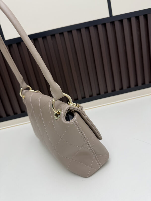 Chic Charm CN Handbag 09171