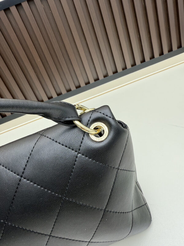 Chic Charm CN Handbag 09171
