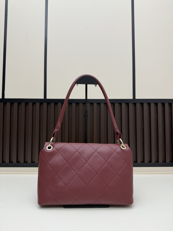 Chic Charm CN Handbag 09171