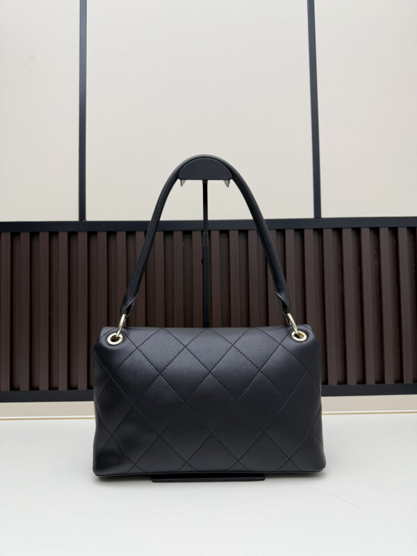 Chic Charm CN Handbag 09171