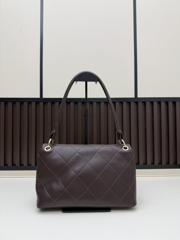 Chic Charm CN Handbag 09171