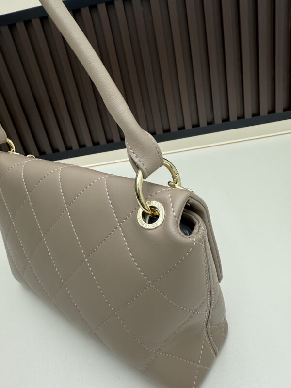 Chic Charm CN Handbag 09171