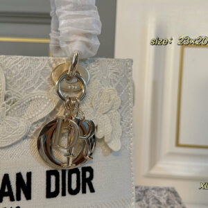 85ff4d2a Photoroom result