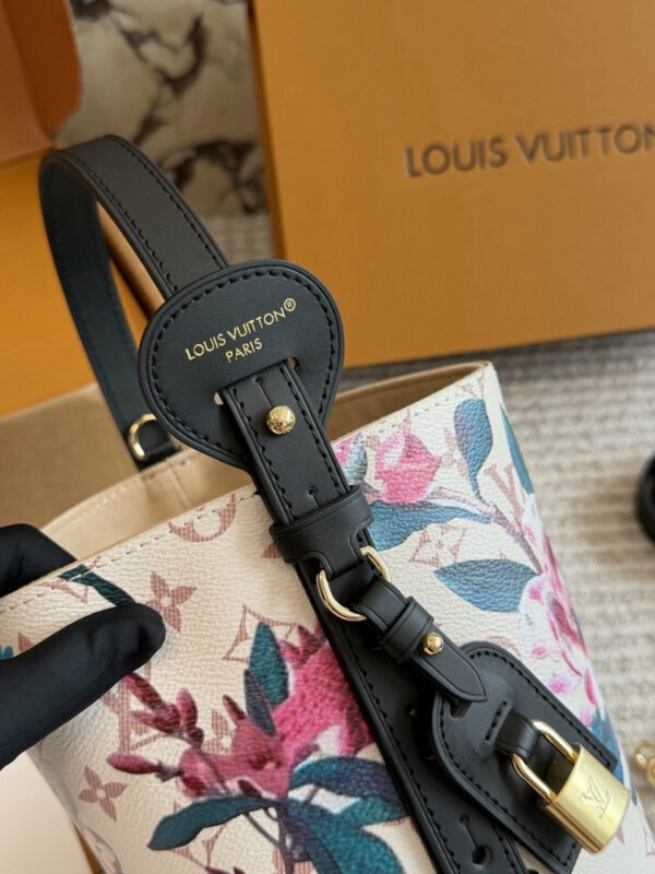 Stylish Fashion Carry LV Handbag LV263216
