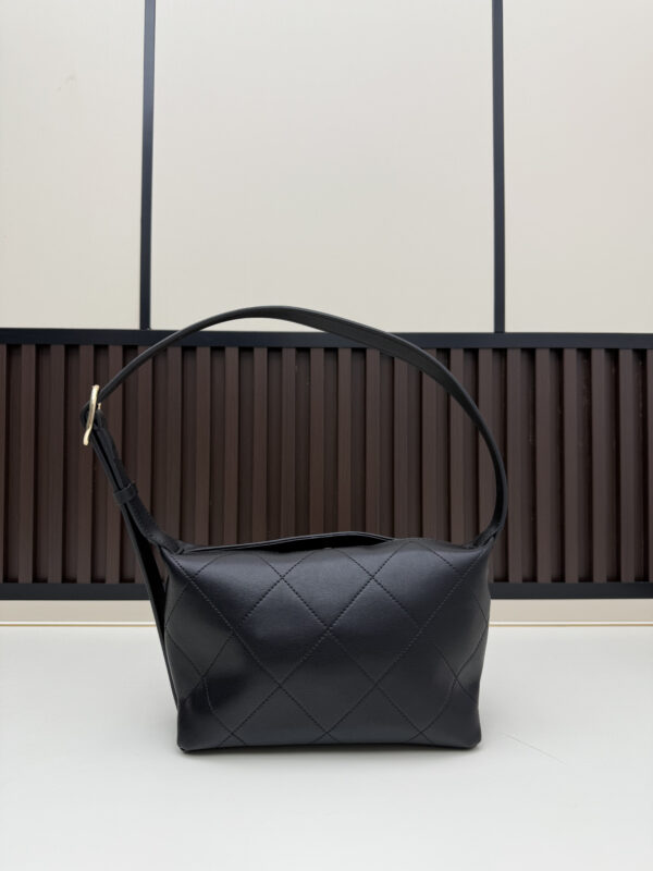 Chic Charm CN Handbag 07083