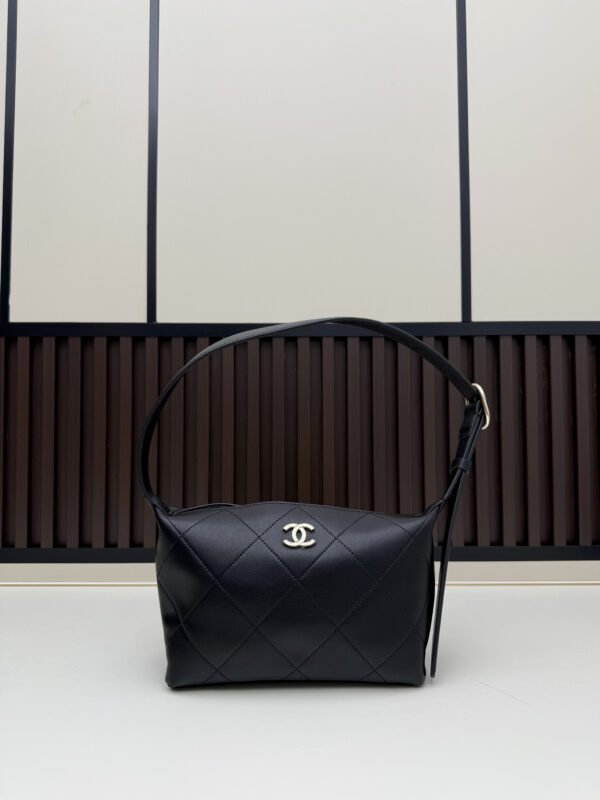 Chic Charm CN Handbag 07083