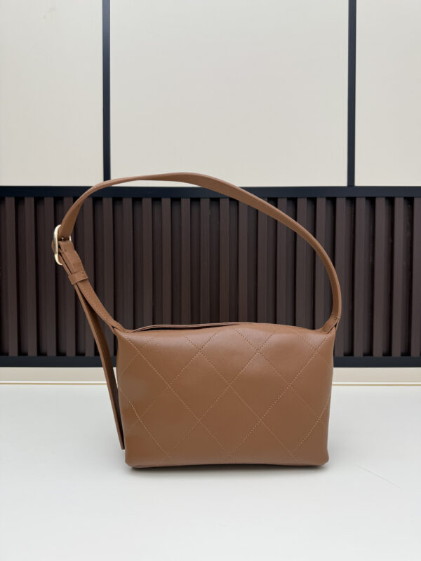 Chic Charm CN Handbag 07083