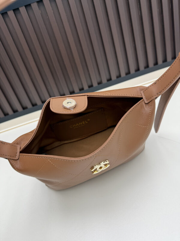 Chic Charm CN Handbag 07083