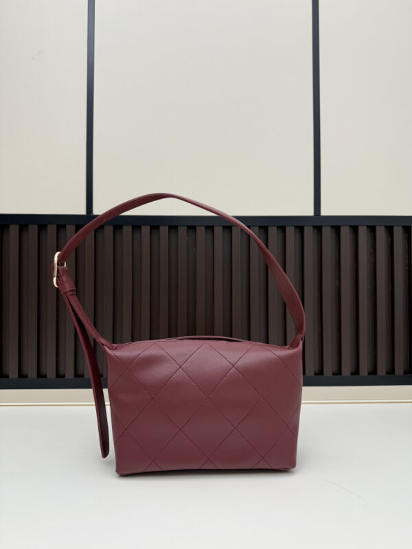 Chic Charm CN Handbag 07083