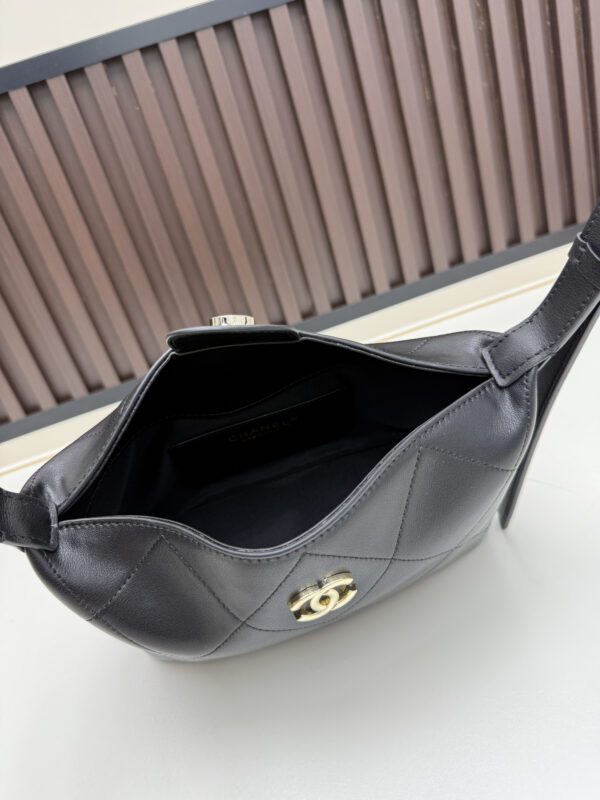 Chic Charm CN Handbag 07083
