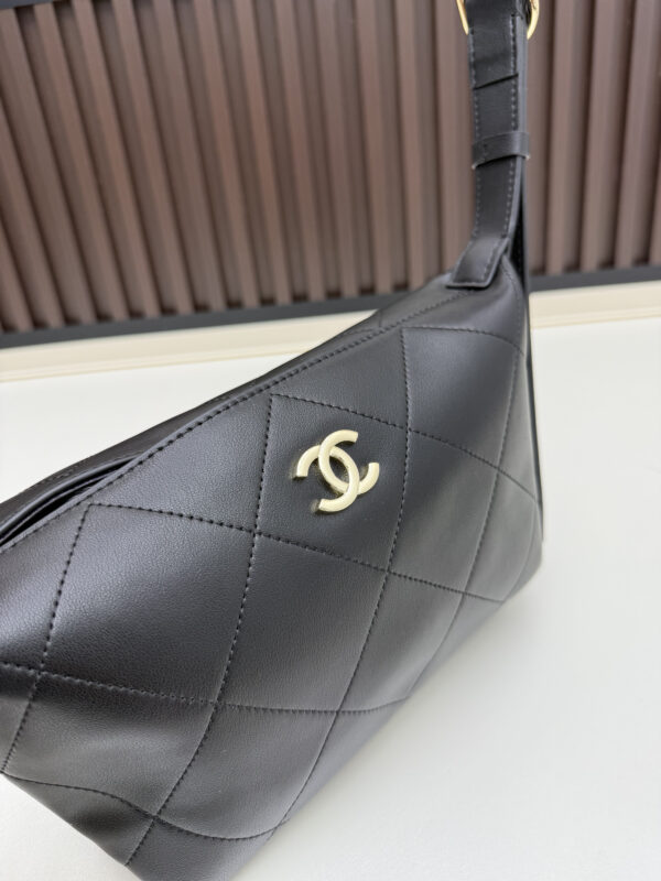 Chic Charm CN Handbag 07083