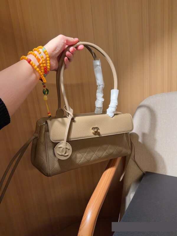 Stylish Fashion Carry CN Handbag CC263410