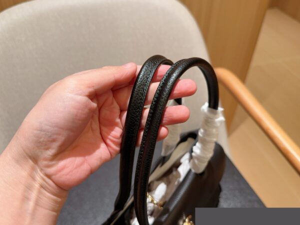 Stylish Fashion Carry CN Handbag CC263410