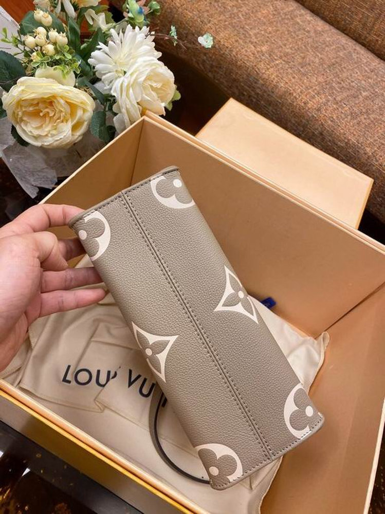 LV OnTheGo PM Bag Bicolor Light-Brown LV OnTheGo PM Bag Bicolor Light-Brown