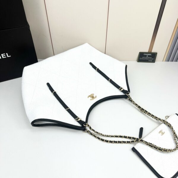 Chic Charm CN Handbag 94305
