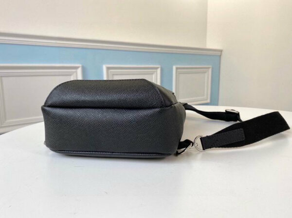 LV Avenue Sling Bag Taiga Black For Men M30443 LV Avenue Sling Bag Taiga Black For Men M30443
