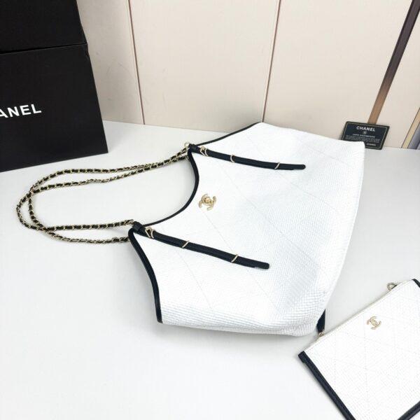 Chic Charm CN Handbag 94305