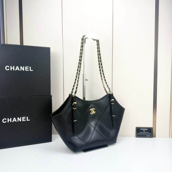 Chic Charm CN Handbag 8818.1