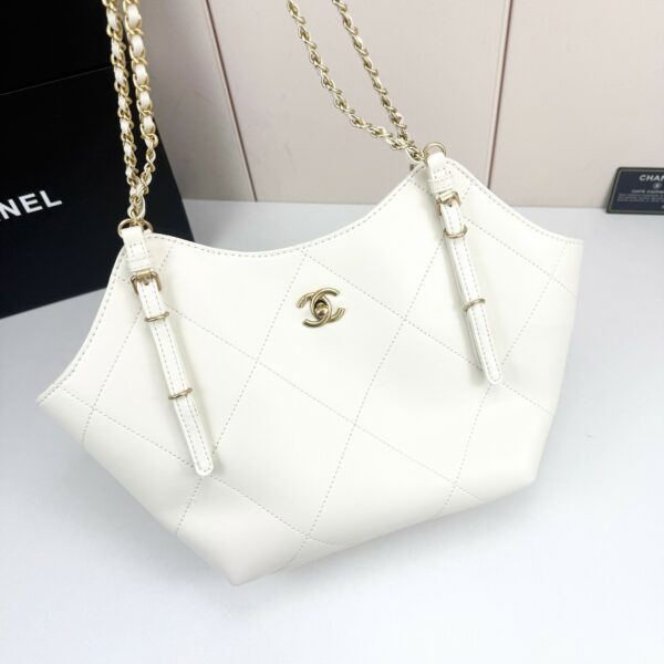 Chic Charm CN Handbag 8818.1
