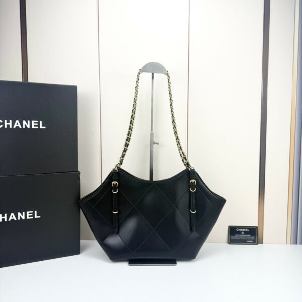 Chic Charm CN Handbag 8818.1