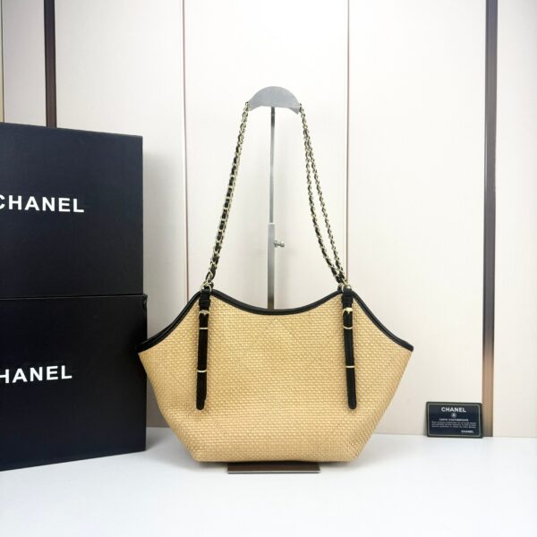 Chic Charm CN Handbag 8818