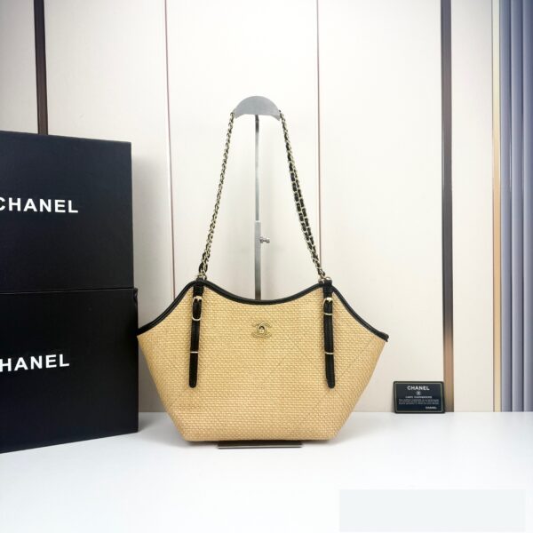 Chic Charm CN Handbag 8818