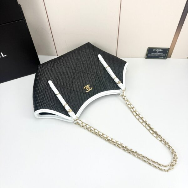 Chic Charm CN Handbag 8818