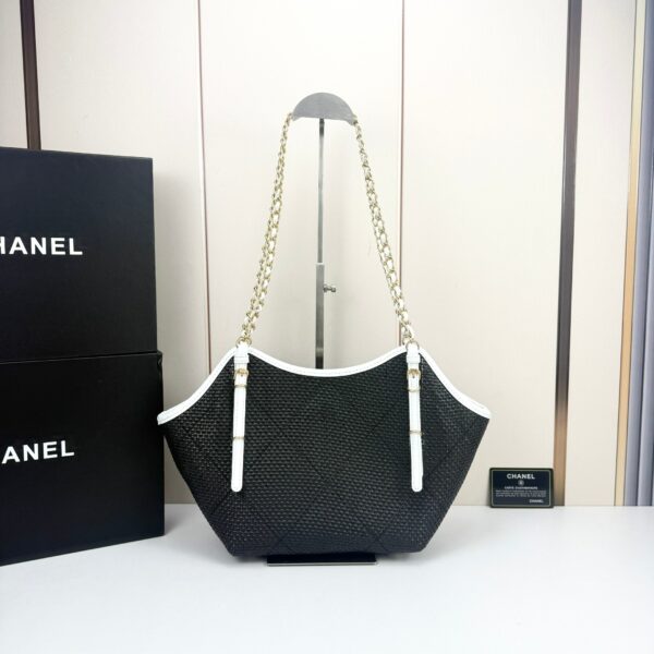 Chic Charm CN Handbag 8818