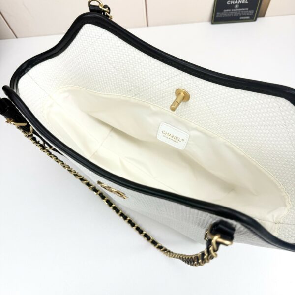 Chic Charm CN Handbag 8818