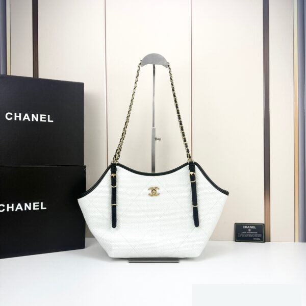 Chic Charm CN Handbag 8818