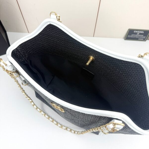 Chic Charm CN Handbag 8818